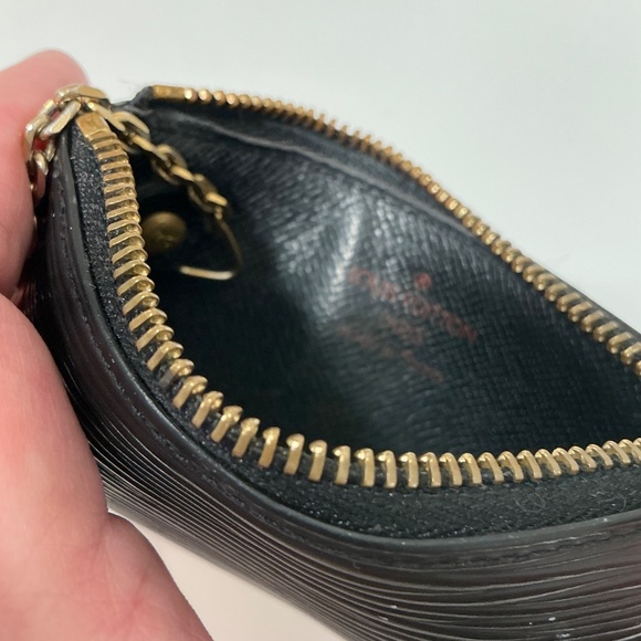 Louis Vuitton black Epi key cles - Picture 3 of 4